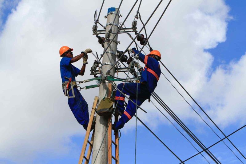 Seis bairros de Manaus ficam sem energia nesta terça (17)