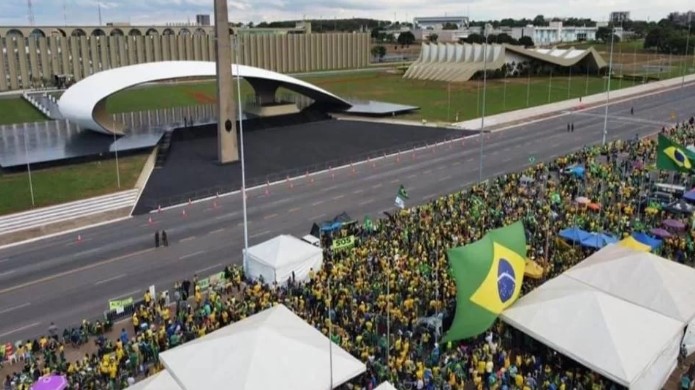 1200 manifestantes são presos em frente ao QG do Exército em Brasília