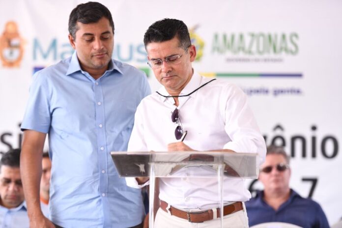 Wilson Lima e prefeito David Almeida renovam convênio para garantir Passe Livre Estudantil 2023