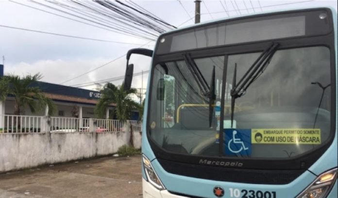 Criminosos “lotam” ônibus antes de anunciar assalto na Zona Norte de Manaus