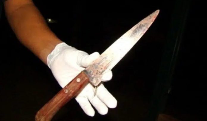 Em Maués, jovem é morto com golpe de faca no pescoço durante carnaval de rua