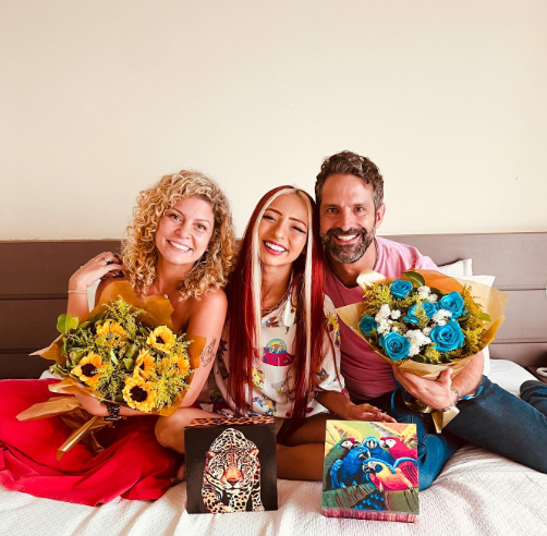 Iran Malfitano e Bárbara Borges visitam Manaus e aprendem a dança do galeroso