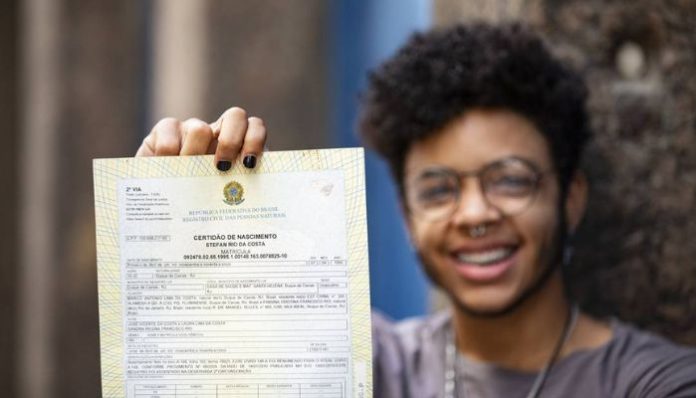Cartórios do Brasil batem recorde no número de mudanças de nome e sexo