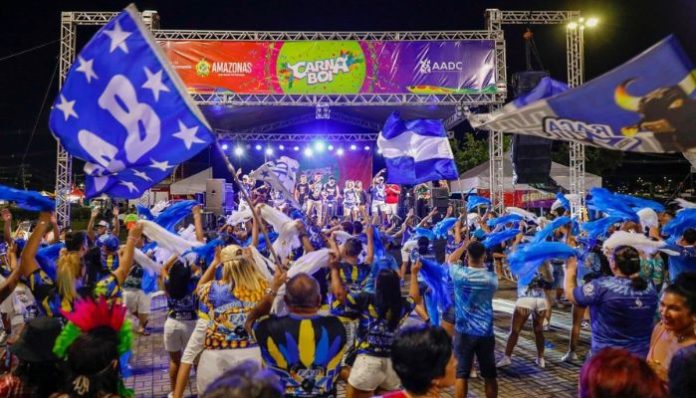 Carnaboi: Mais de 30 artistas se revezam no Sambódromo neste fim de semana
