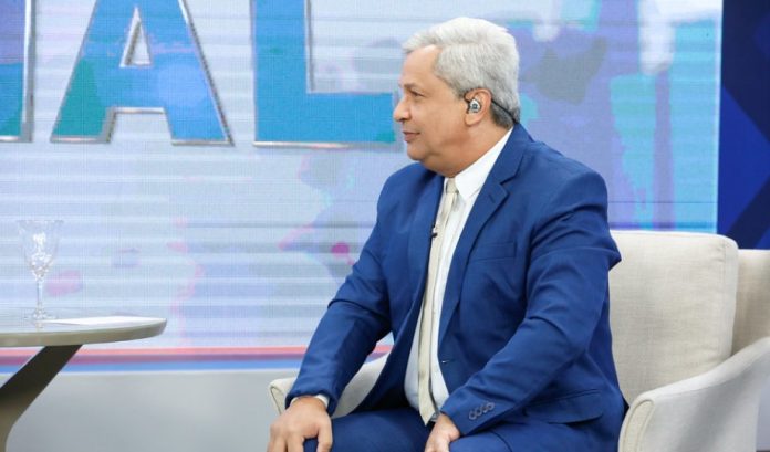 Depois de uma semana internado, apresentador Sikêra Jr. é extubado e transferido de hospital