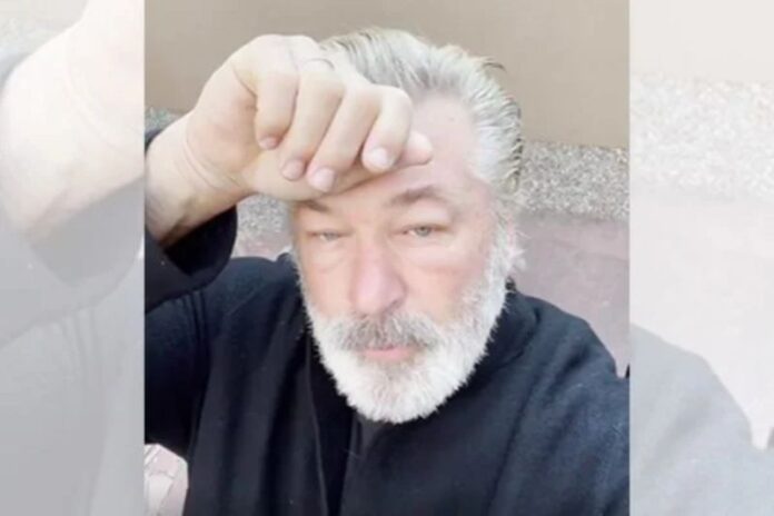 Alec Baldwin se declara inocente em 1ª audiência da morte de diretora