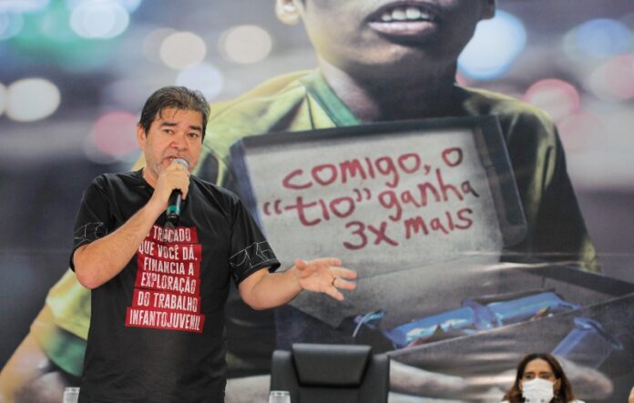 Em Manaus, parte das famílias que colocam crianças pra pedir, recebem o Auxílio Brasil: ‘Isso não pode continuar’