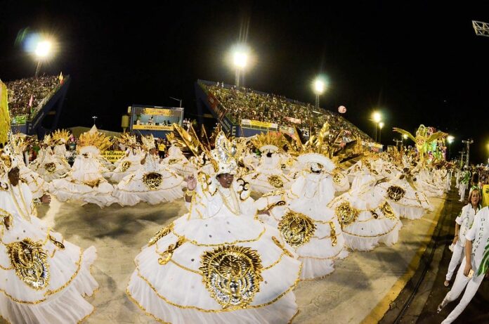 Crianças de até 12 anos não poderão assistir desfile de Carnaval em Manaus; saiba como ter autorização