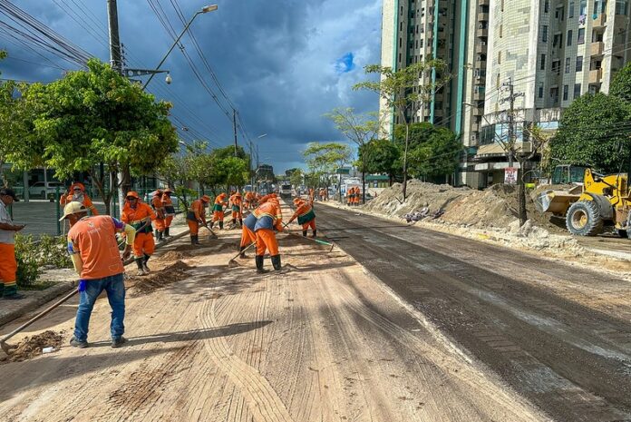 Avenida Djalma Batista é liberada às 11h desta quinta-feira (23)