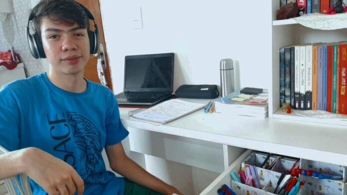 No AM, mais de 200 alunos da rede pública alcançaram notas acima de 800 na redação do Enem