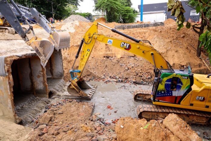Prefeita em exercício vistoria início do reaterro na Djalma Batista e obra chega à fase final