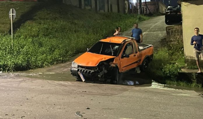 Em Manaus, quatro pessoas ficaram feridas após grave acidente de trânsito no Cidade de Deus; veja as imagens