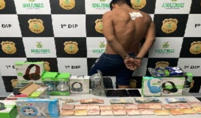 Em Manaus, homem é preso durante roubo à loja no centro da cidade
