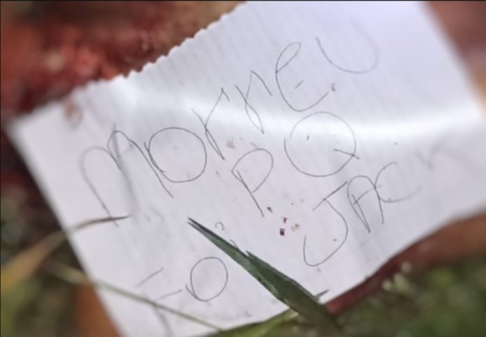 Em Manaus, homem é achado morto com bilhete de suposta facção