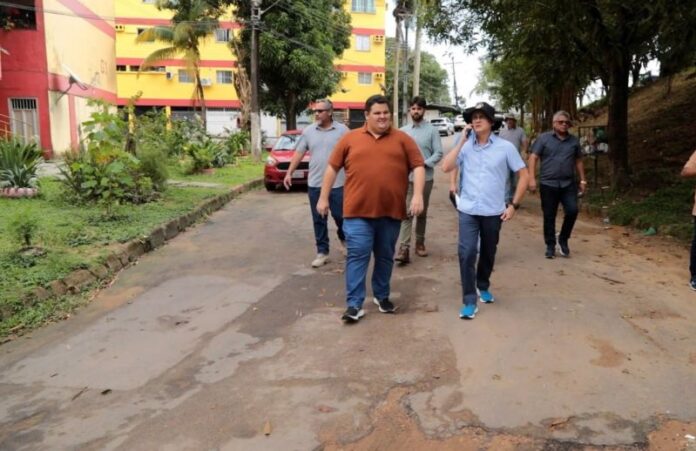David Almeida determina início de obras de recuperação asfáltica no bairro Compensa