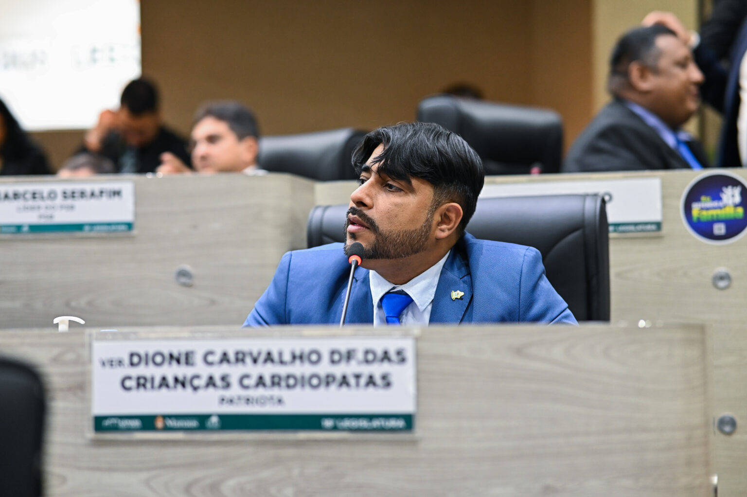 Dione Carvalho faz indicação para implantar ferramenta digital para controle de frequência de alunos