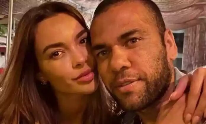 Esposa de Daniel Alves visita o jogador na prisão, diz TV espanhola￼