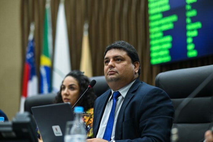 PL de Caio André, que proíbe instalação de medidores aéreos, recebe apoio da população e de todos os vereadores