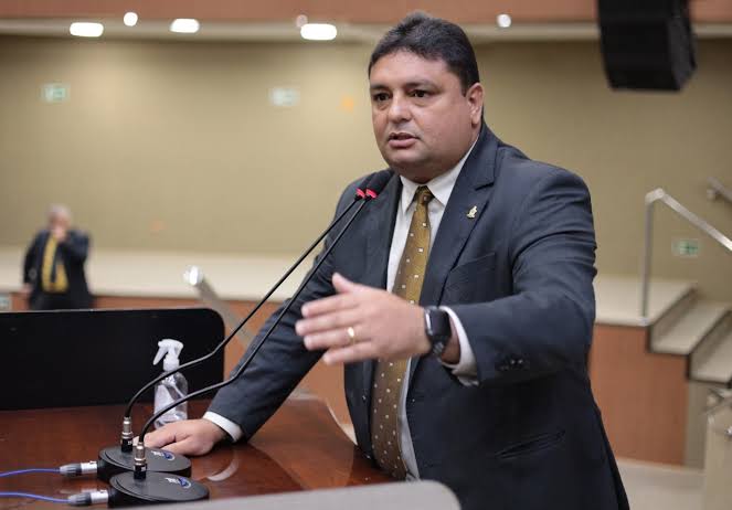 CMM coloca em votação nesta segunda (27), PL do vereador Caio André, que proíbe a instalação de medidores aéreos de energia em Manaus