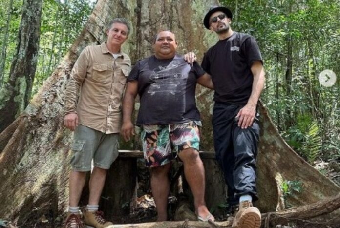 Luciano Huck conhece turismo de base comunitária no Amazonas