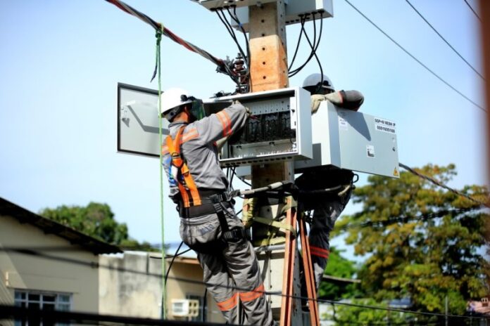 Justiça suspende instalação de medidores de energia em Manaus