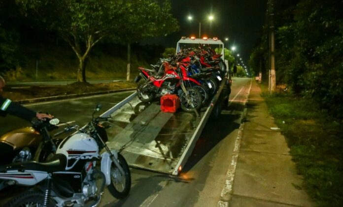 ‘Rolezinho’ e ‘racha’, é desarticulado na Zona Oeste de Manaus, removendo 32 motos e aplicando 163 autuações