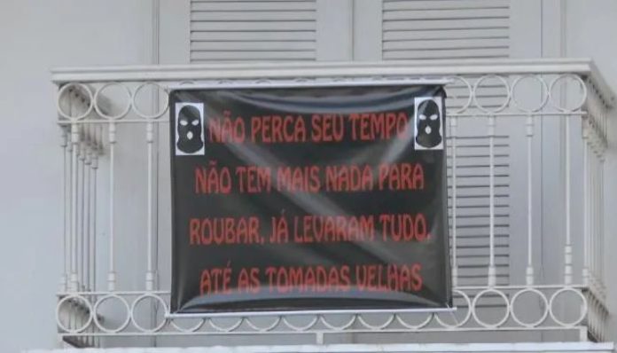 Cansada de ter a casa furtada, proprietária deixa recado inusitado: ‘Não tem mais nada para roubar’