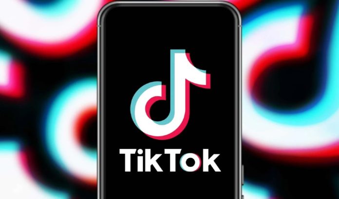 Loja é condenada a indenizar funcionária forçada a fazer dancinhas para o TikTok