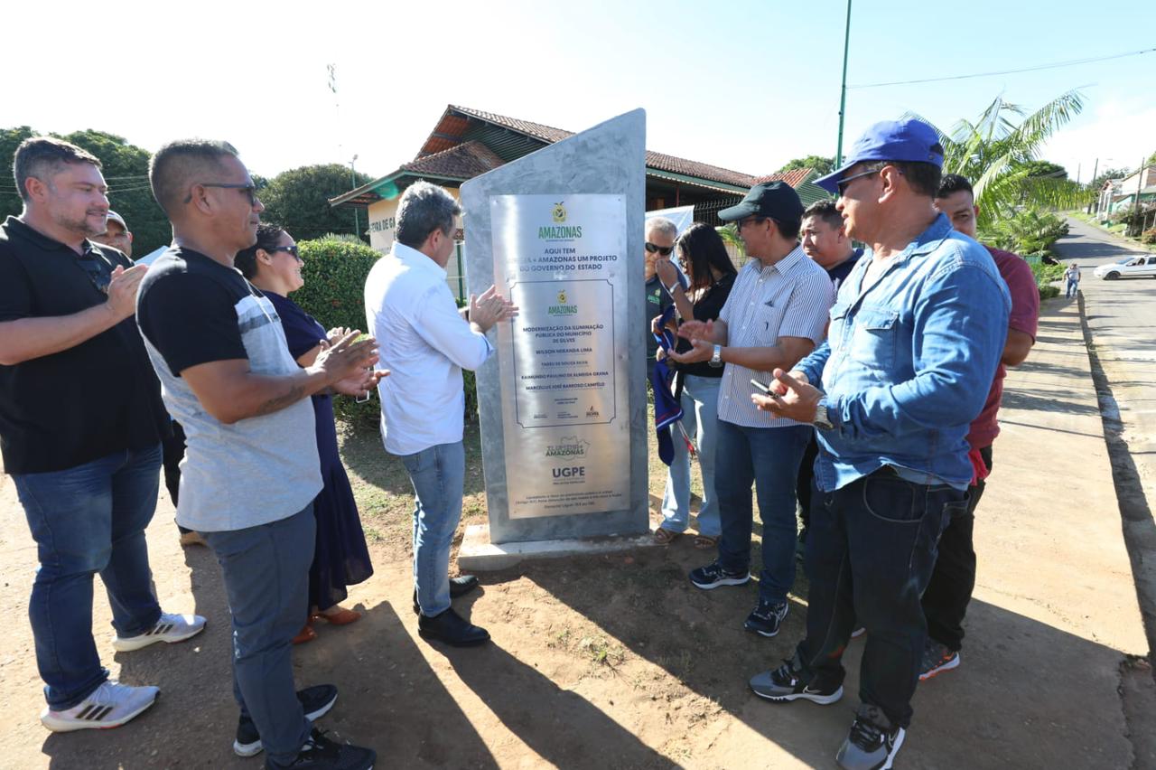 Governo do Amazonas entrega quase mil novos pontos de LED para a iluminação pública de Silves