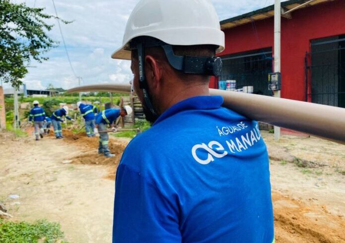 Tarifa 10: faturas de água com valor de R$ 10 começam a ser entregues a famílias em Manaus