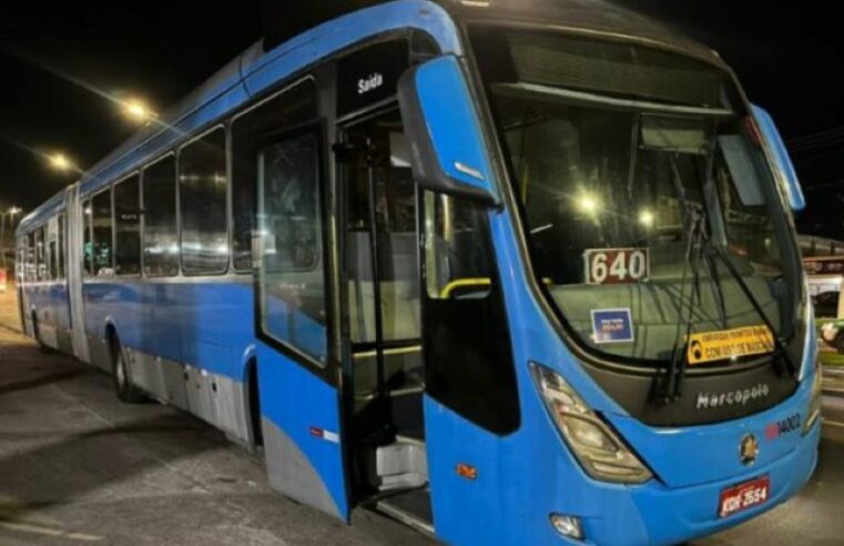 Em Manaus, mulher passa mal após assaltantes invadirem ônibus na zona norte