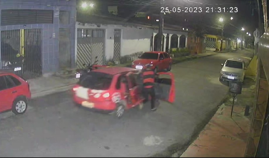 Veículo de criminosos entra em pane e é deixado para trás durante assalto em Manaus
