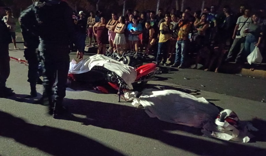 Em Manaus, casal morre após violenta colisão no Santa Etelvina