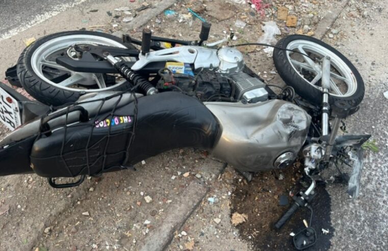 Em Manaus, motoqueiro vem a óbito após ser lançado contra poste de energia no Japiim