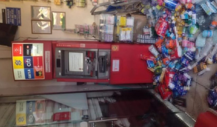 Criminosos invadem drogaria e tentam explodir caixa eletrônico no Monte Sinai em Manaus