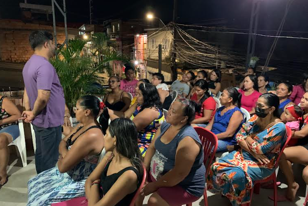 Dione Carvalho se reúne com moradores do Japiim para atender as demandas da comunidade