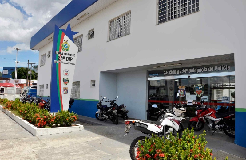Homem é preso após abraçar à força e tentar beijar adolescente que estava a caminho da escola