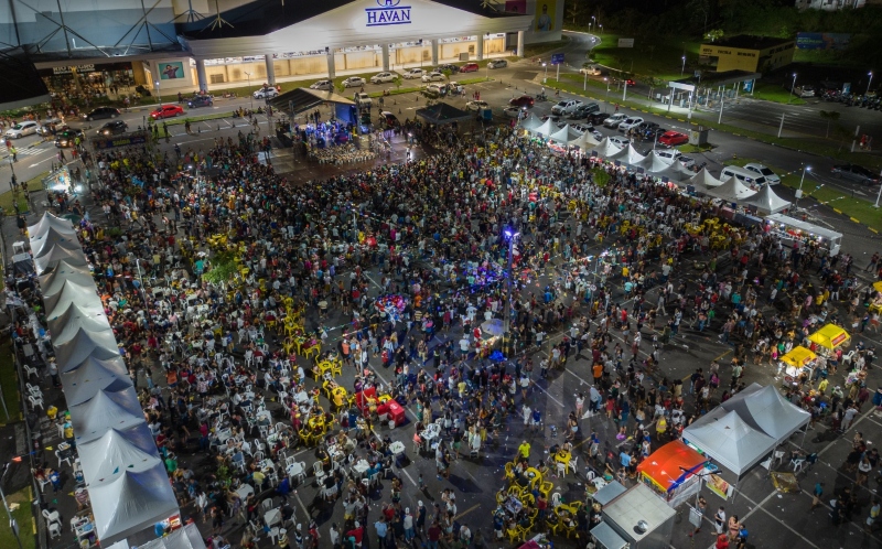 Shows gratuitos, quadrilhas e barracas com comidas típicas são atrativos do Arraial da Alegria, em Manaus