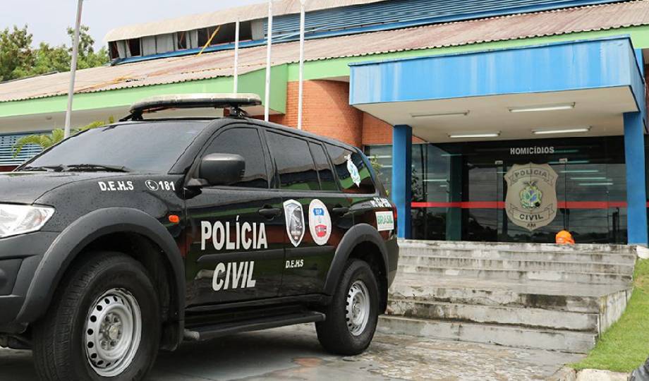Dupla de pistoleiros cerca homem e o executa com diversos disparos de arma de fogo em Manaus