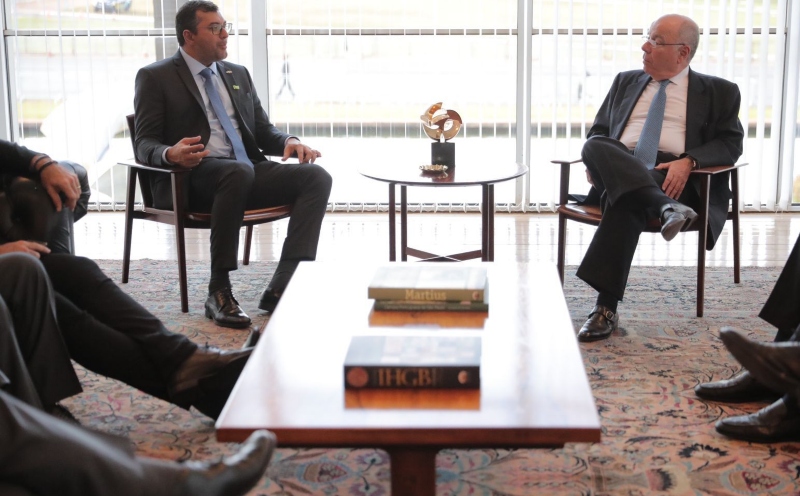 ‘Vai beneficiar toda a região Norte’, diz Wilson ao articular a instalação de posto para emissão de visto americano no AM