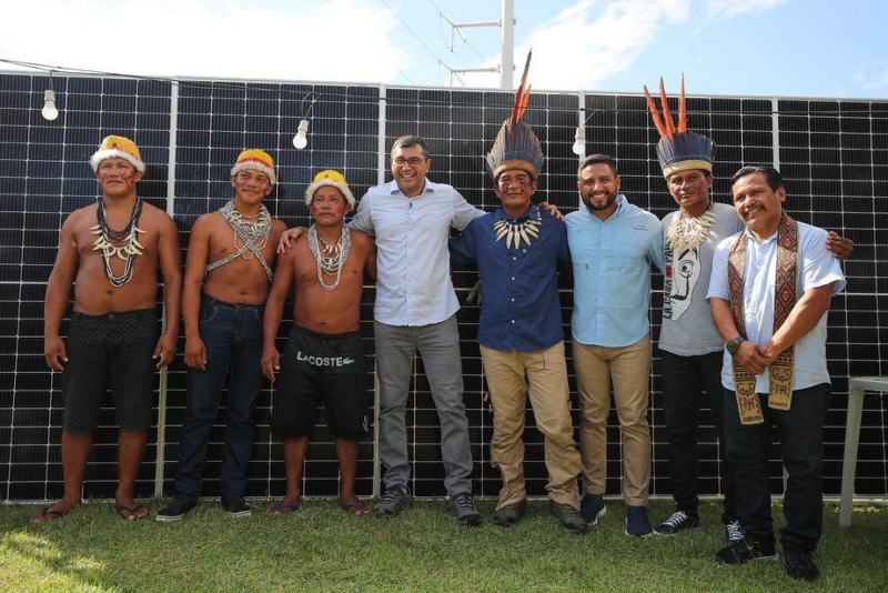 Brilha Amazonas: Wilson Lima entrega placas de energia solar a comunidades indígenas do Rio Negro