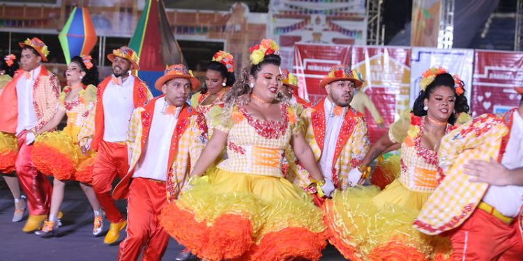Festival Folclórico do Amazonas reúne mais de 9 mil pessoas na primeira noite