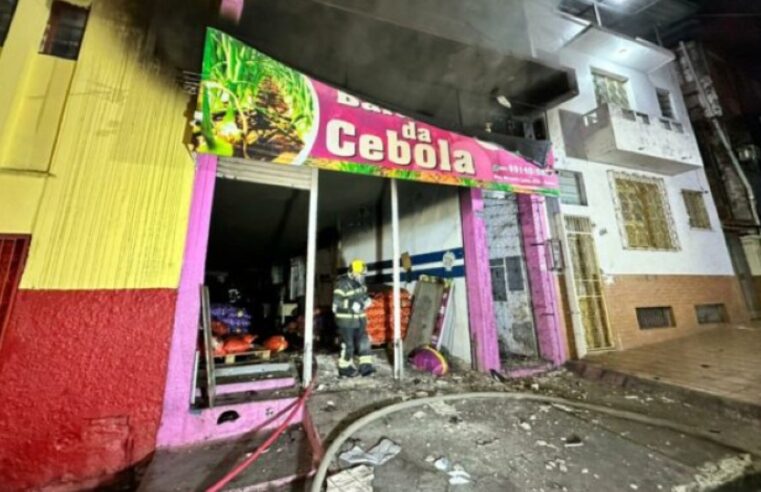 Em Manaus, incêndio atinge estabelecimento localizado no centro da cidade