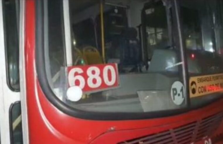 Em Manaus, passageiros vivem momentos de puro terror durante ação criminosa a ônibus
