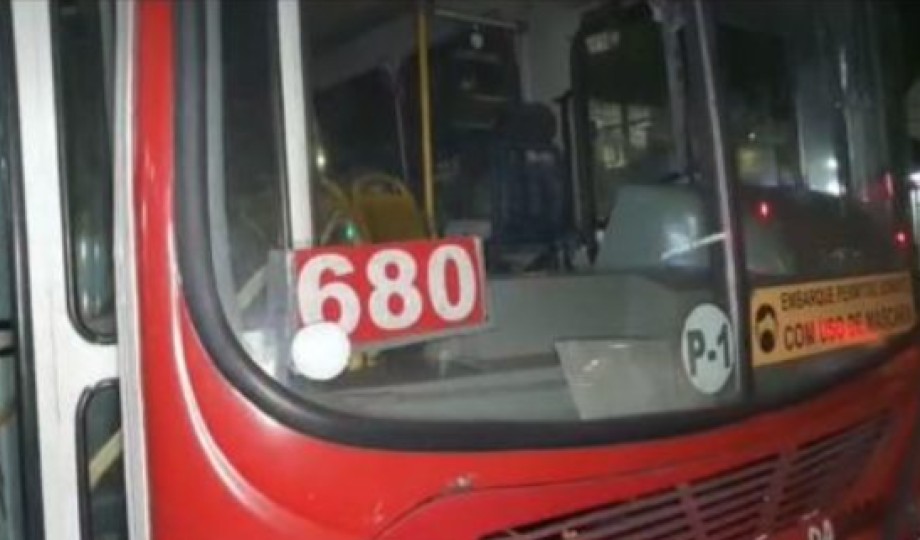 Em Manaus, passageiros vivem momentos de puro terror durante ação criminosa a ônibus