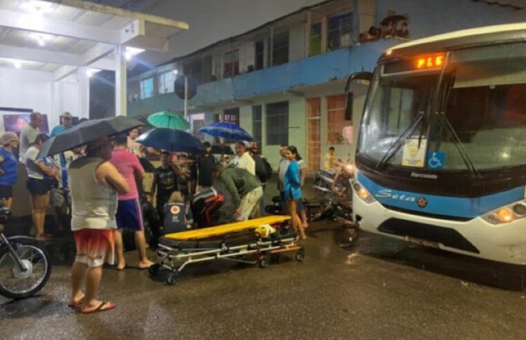Em Manaus, homem fica ferido após colidir contra ônibus no Mutirão