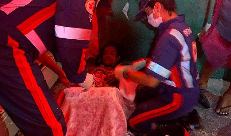 Mulher dá a luz a bebê no meio de via pública na Zona Norte de Manaus