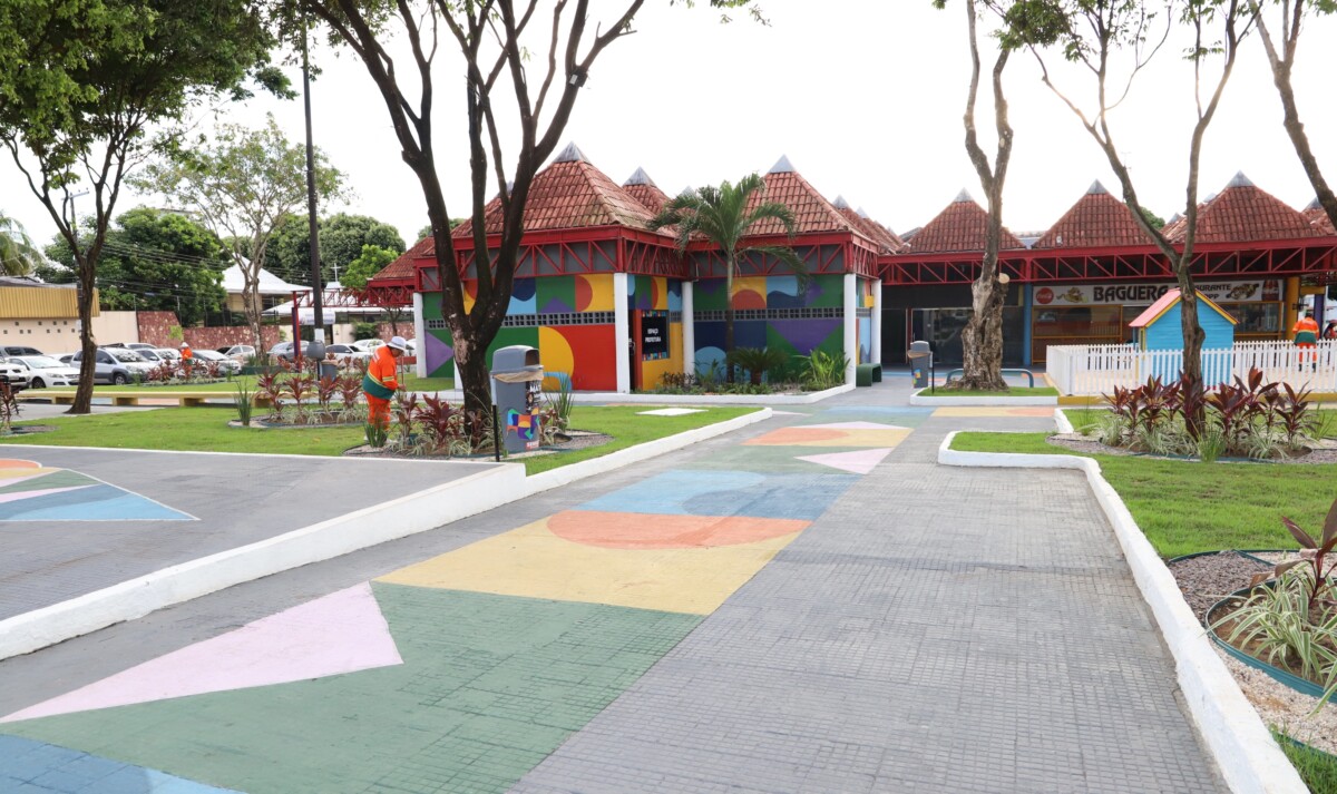 Após nove anos, praça do Dom Pedro é entregue totalmente revitalizada pela prefeitura