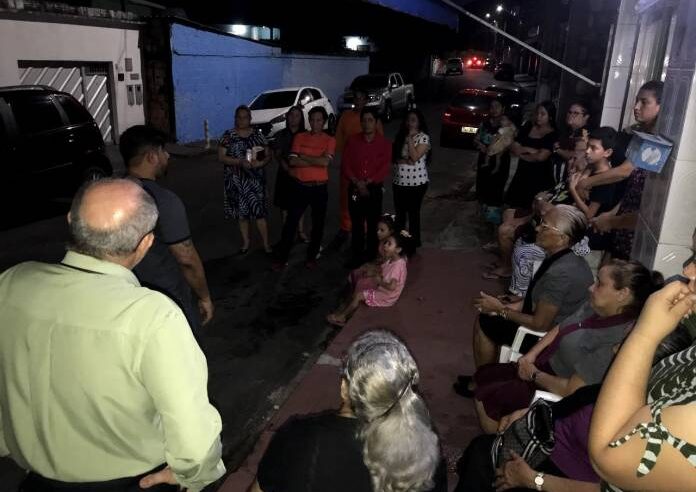 Vereador Dione Carvalho se reúne com moradores da Compensa e ouve reivindicações