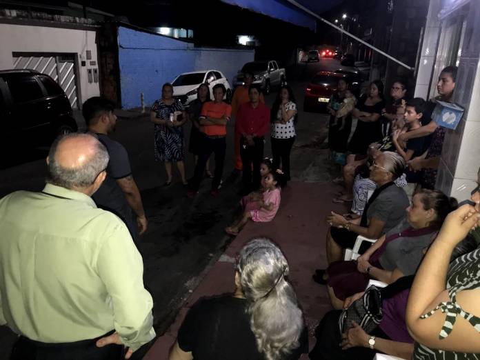 Vereador Dione Carvalho se reúne com moradores da Compensa e ouve reivindicações